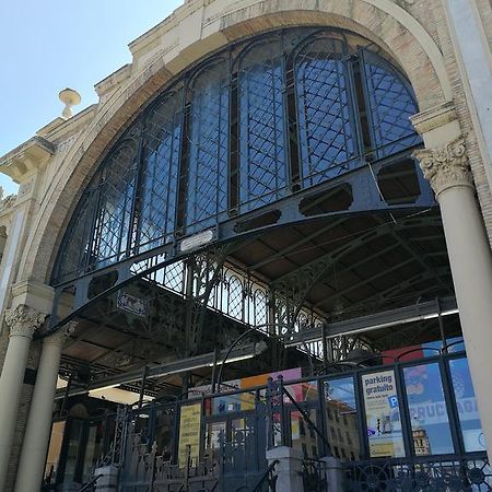 18 Torres Mercado Central Zaragoza Buitenkant foto